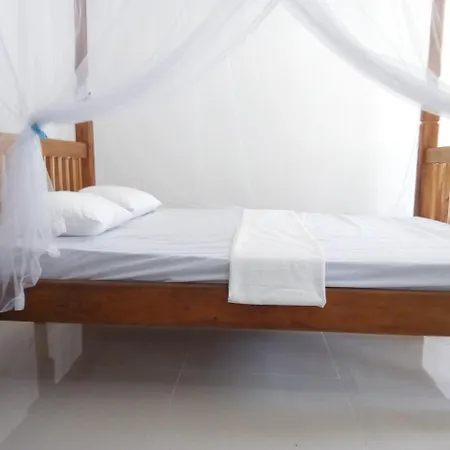 T & U Homestay Katunayaka Exterior photo