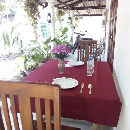 T & U Homestay Katunayaka Exterior photo