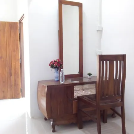 T & U Homestay Katunayaka Exterior photo